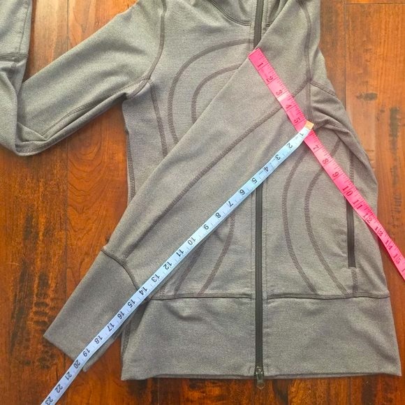 Lululemon In Stride Stripe Jacket - Picture 7 of 9